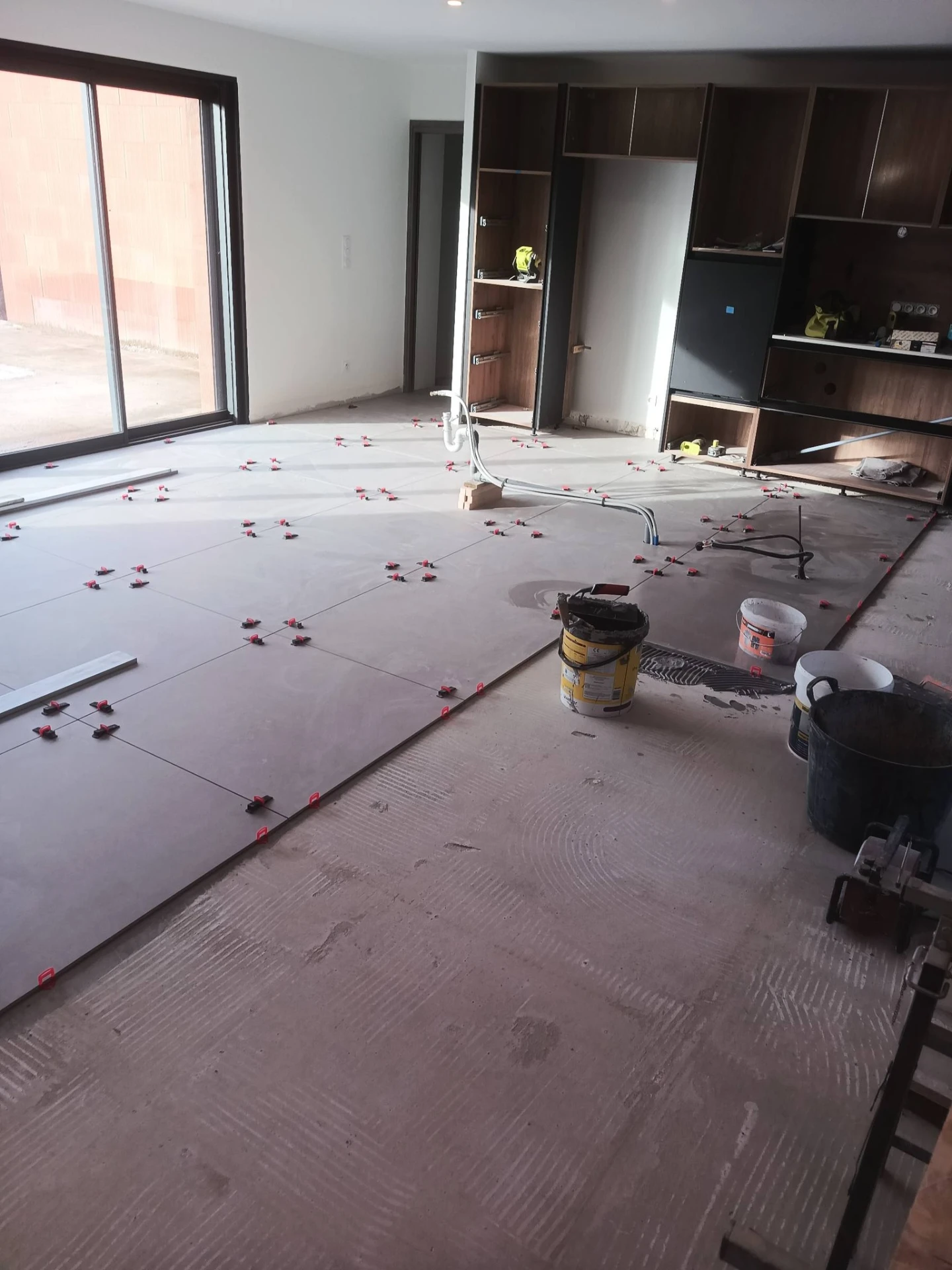 Carrelage intérieur réalisé dans une maison par NG Carrelage à Millau