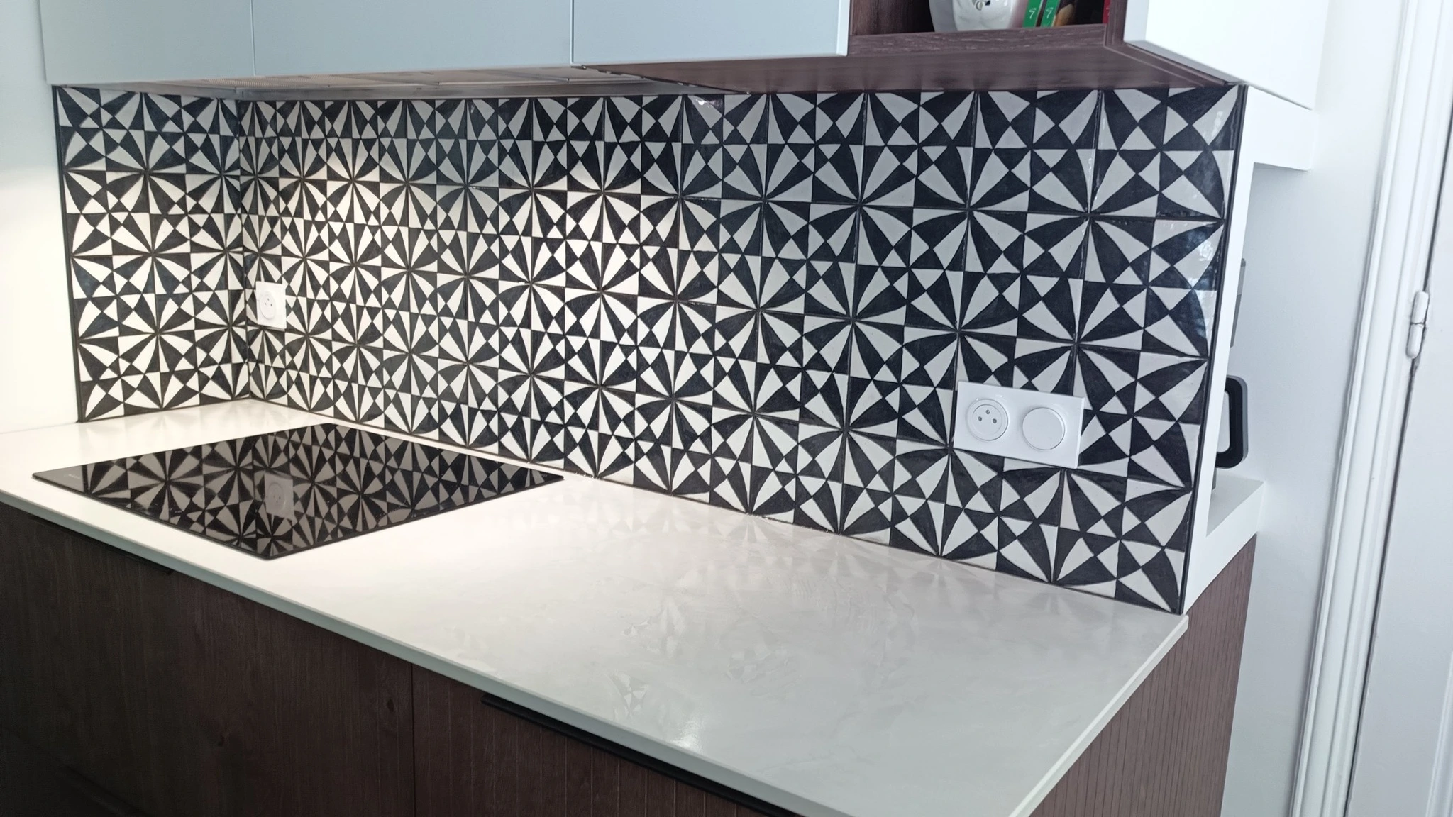 Crédence de cuisine en carrelage posée par NG Carrelage à Millau