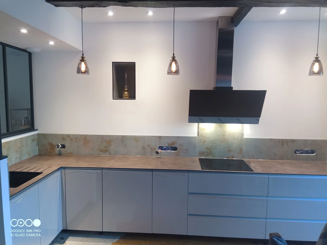Faïence de cuisine moderne réalisée par NG Carrelage à Millau