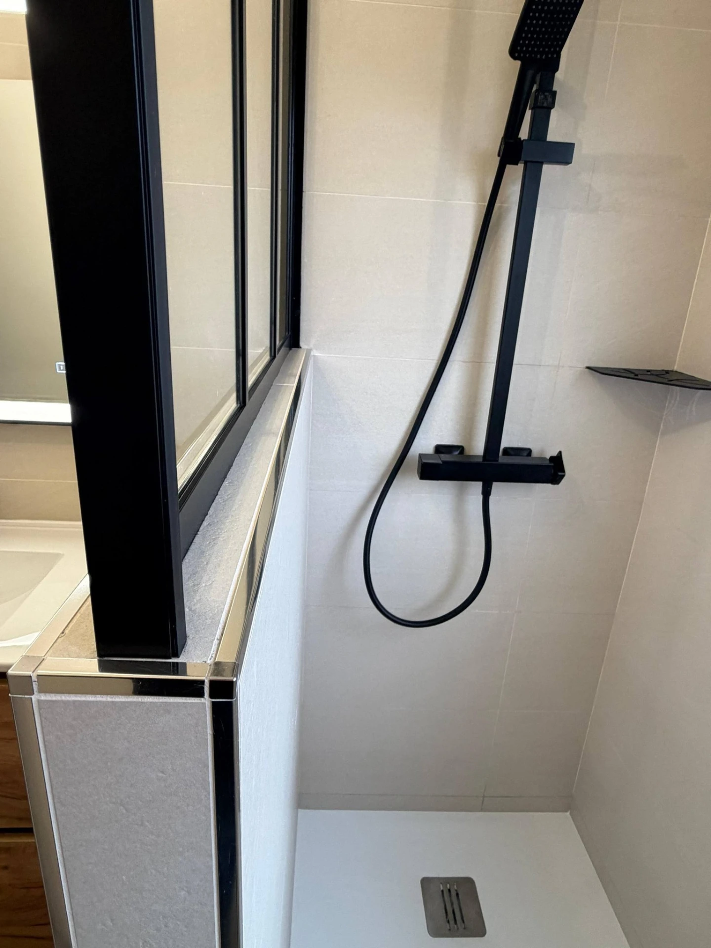 Faïence de salle de bain posée par NG Carrelage dans le Sud Aveyron